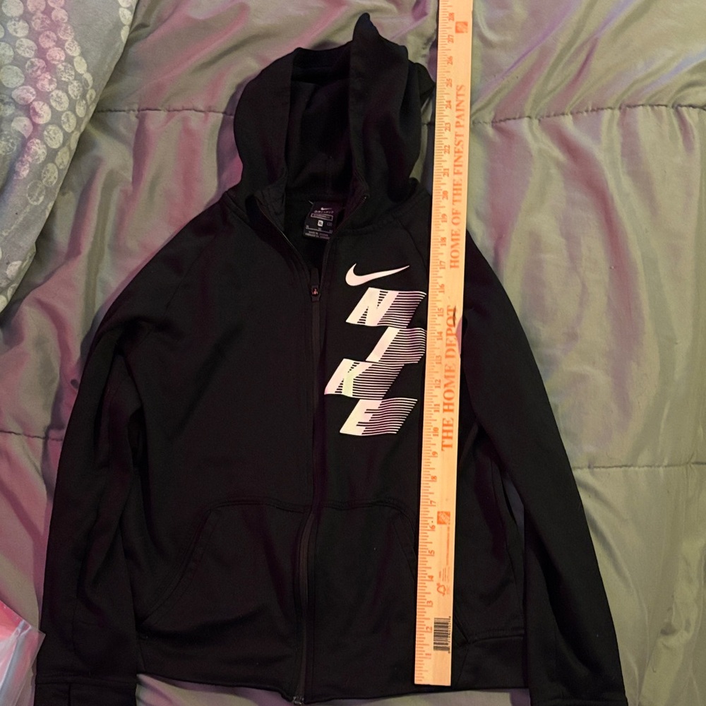 Boys Nike jacket with white Nike written on it in size XL - Picture 3 of 7